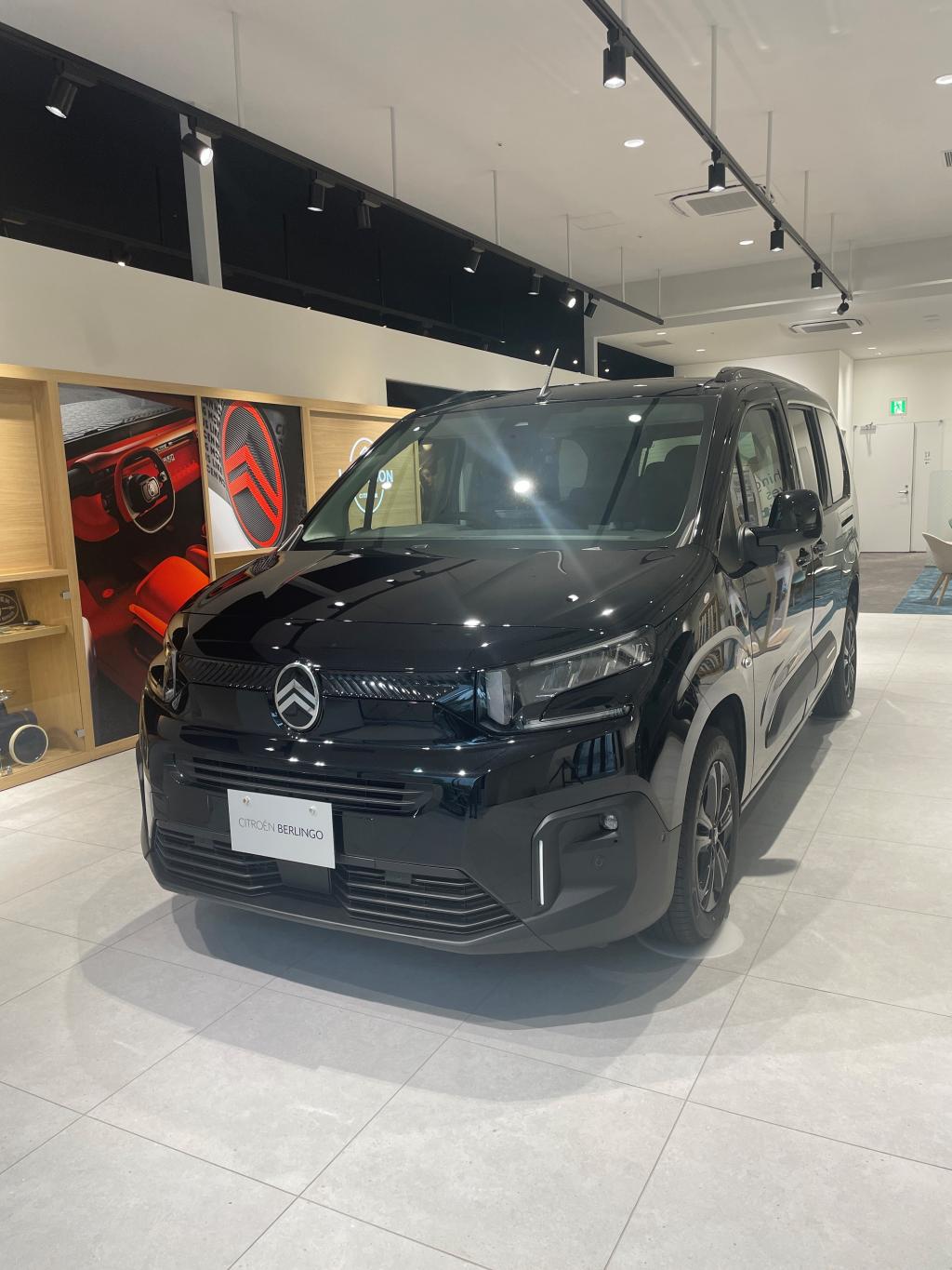 【NEW BERLINGO LONG MAX Black Edition】展示中