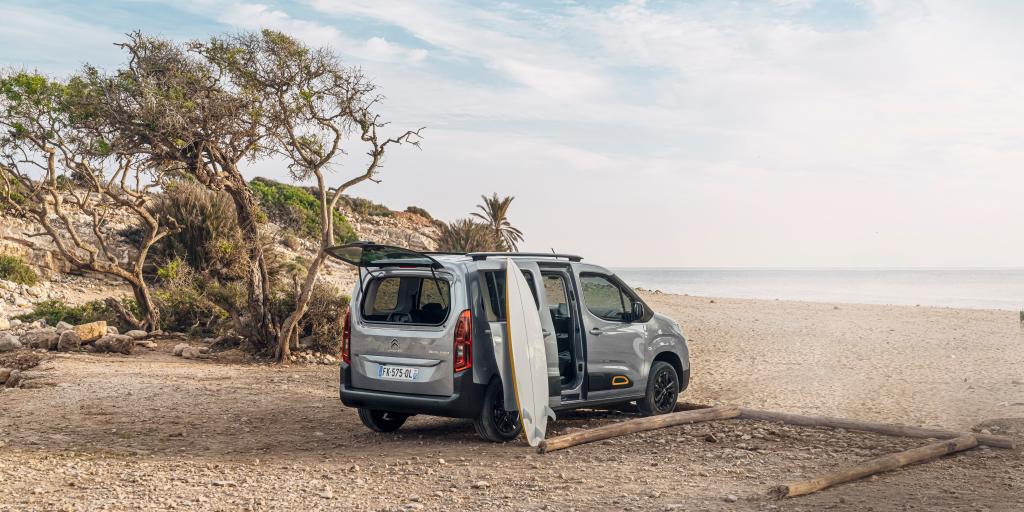 「BERLINGO SURF EDITION by RIP CURL」テイクオフ